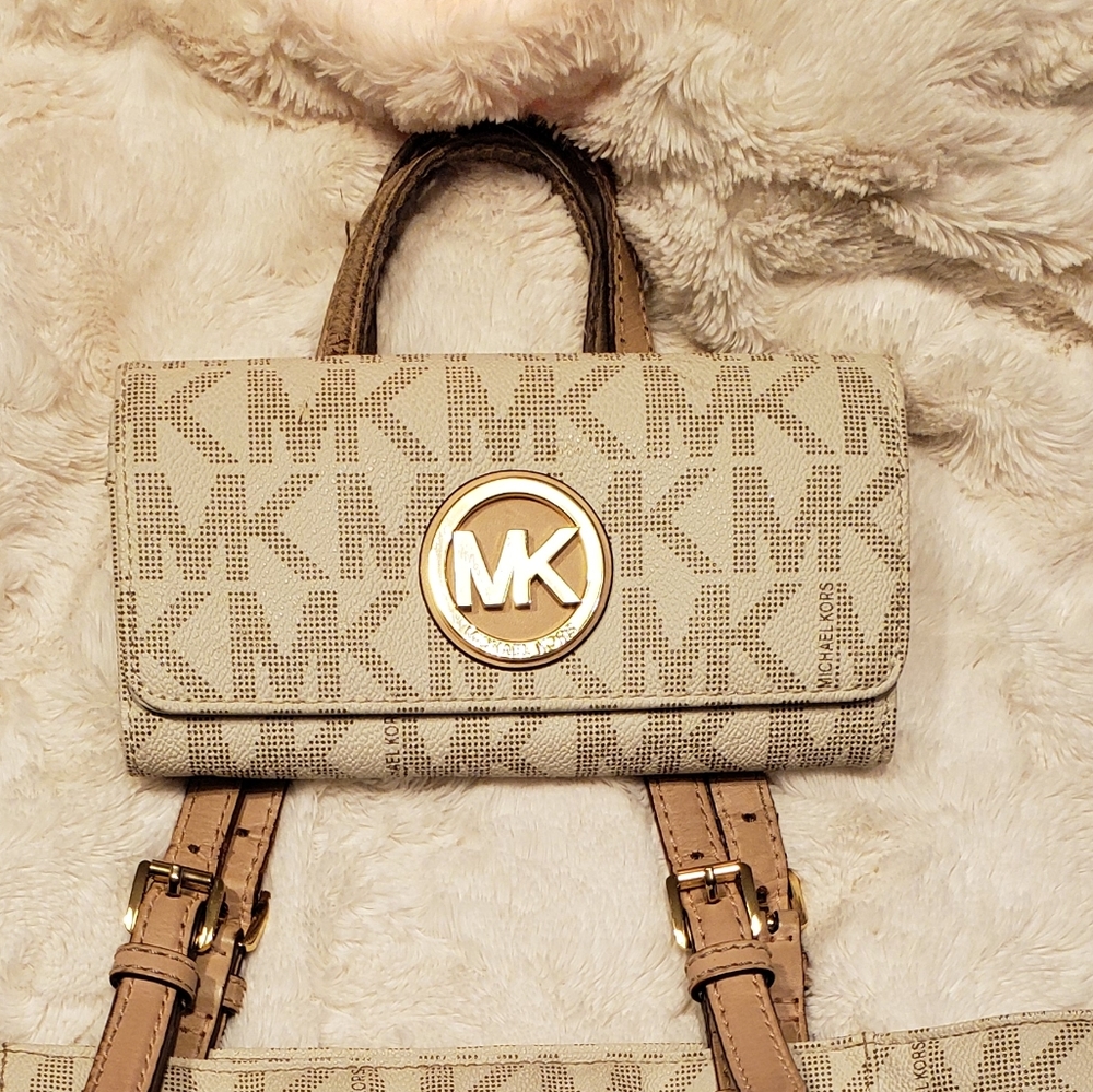 Michael KorsPurse & Wallet - Picture 2 of 3
